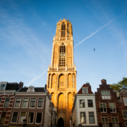 Het voordeel van de twijfel. Blog over een bijzondere zakelijke ontmoeting naast de Dom in Utrecht.